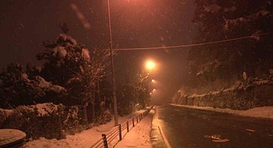 İstanbul'da gece saatlerinde kar yağışı etkili oldu