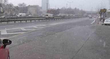 İstanbul'da kar yağışı devam ediyor
