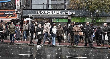 İstanbul'da kar yağışı etkisini sürdürüyor