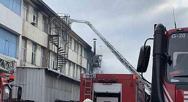 İstanbul'da kauçuk imalathanesinden alevler yükseldi