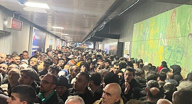 İstanbul'da metro duraklarındaki yolcu yoğunluğuna vatandaş tepkisi