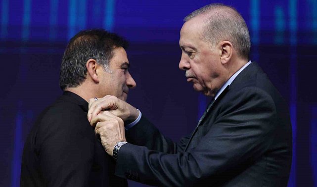 İYİ Parti'den istifa eden Konya Milletvekili Ünal Karaman, AK Parti'ye katıldı.