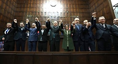 İYİ Parti'den istifa eden Yenikent Belediye Başkanı Öztürk, AK Parti'ye katıldı