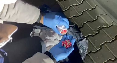 İzmir'de 11 bin adet uyuşturucu hap ele geçirildi