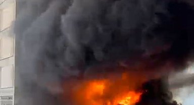 İzmir'de inşaat halindeki okulun bahçesinde yangın