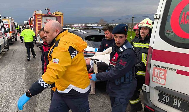 İzmir'den Denizli'ye turnuvaya gelen öğrenciler kaza yaptı: 2 ölü, 26 yaralı