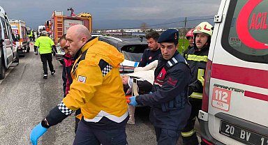 İzmir'den Denizli'ye turnuvaya gelen öğrenciler kaza yaptı: 2 ölü, 26 yaralı