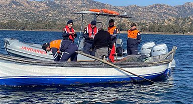 Jandarma ekipleri Bafa Gölü'nde denetimlerine devam ediyor