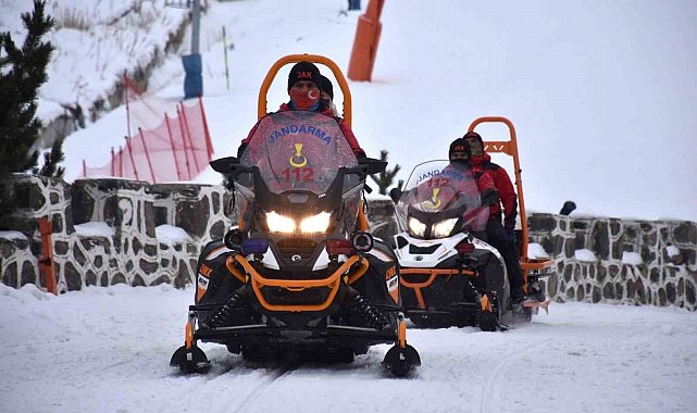 Jandarmadan çığ bölgesi ihlali ve kask takmamaya ceza