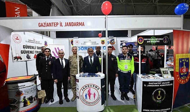 Jandarmadan suç ve suçlulara karşı bilgilendirme standı