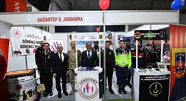 Jandarmadan suç ve suçlulara karşı bilgilendirme standı