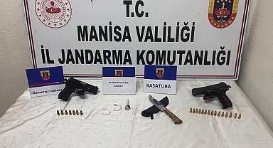 Jandarmanın asayiş uygulamasında ruhsatsız tabancalar ele geçirildi