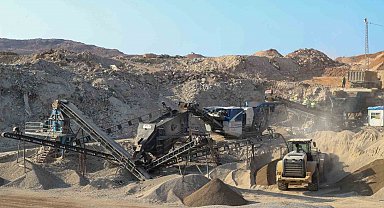 Japon Büyükelçi ve UNDP temsilcisinden Hatay'daki Yıkıntı Atığı Geri Kazanım Tesisi'nde inceleme