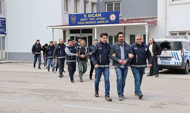 Kaçak göçmenlere VIP taşımacılık yapan şebeke Adana'da çökertildi