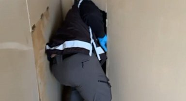 Kaçakçıların dolap arkasındaki gizli geçidi imalathaneye çıktı