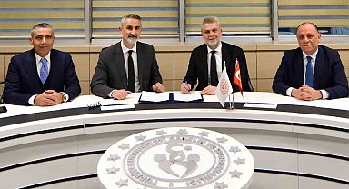 Kahramanmaraş'ta 50 mahalleye halı saha