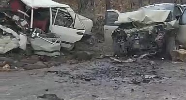 Kahramanmaraş'ta iki otomobil kafa kafaya çarpıştı: 3 ölü