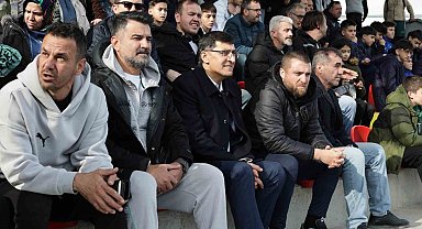 Kahveci'den U-17 takımına tribünden destek