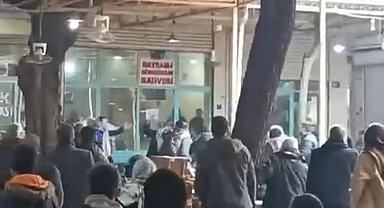 Kahvehanede kavga: Sandalye ve yumruklar havada uçuştu