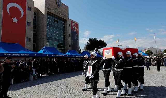 Kalp krizi sonucu hayatını kaybeden polis memuru son yolculuğuna uğurlandı