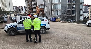 Kamyonet ile otomobil çarpıştı, 2 yaralı