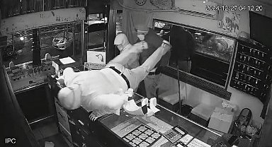 Kar maskeli soyguncular kuyumcuyu talan etti