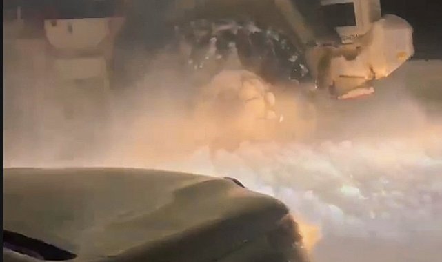 Kar ve tipide mahsur kalan elektrik arıza ekibi kurtarıldı