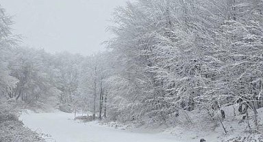 Karadağ beyaza büründü, doğa harikası manzaralar oluştu