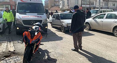 Karaman'da Fiat Tofaş otomobille çarpışan motosikletli yaralandı