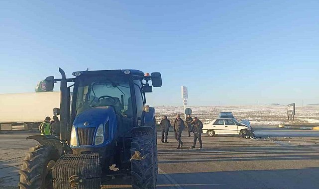 Karapınar'da traktör ile otomobil çarpıştı: 1 yaralı