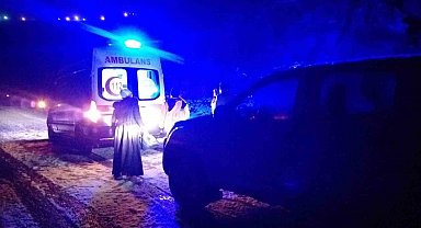 Karda mahsur kalan hasta ve düğün konvoyundakiler kurtarıldı