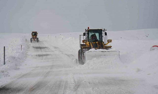 Karla kapanan Hasköy-Mutki yolu ulaşıma açıldı