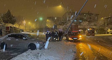 Karla kaplanan yolda 5 ayrı kaza