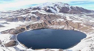 Karla kaplanmış doğal bir cennet: Süphan Dağı ve Aygır Gölü