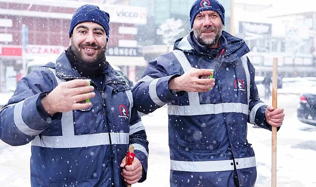 Karla mücadele ekibine iç ısıtan ikram