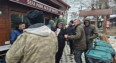 Karla mücadele ekiplerine sucuk ekmek