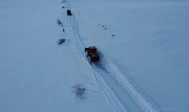 Karla mücadele ekiplerinin zorlu çalışmaları havadan görüntülendi