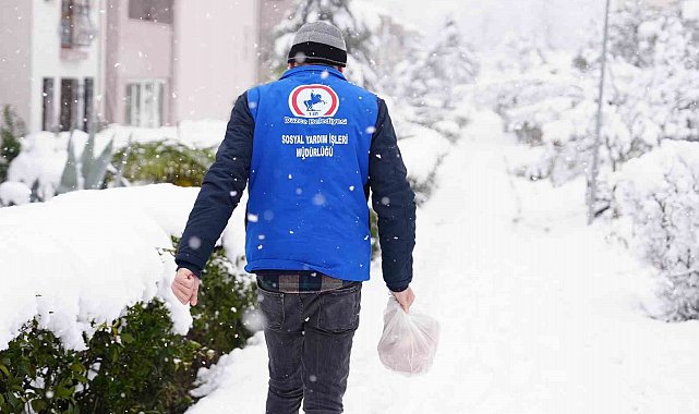 Karlı yolları aşarak ulaştırdılar