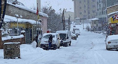 Karlıova'da 20 köy yolu ulaşıma kapandı