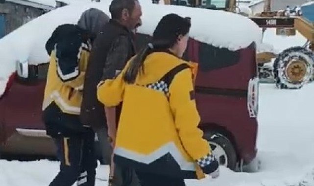 Kars'ta köyde mahsur kalan hasta hastaneye ulaştırıldı