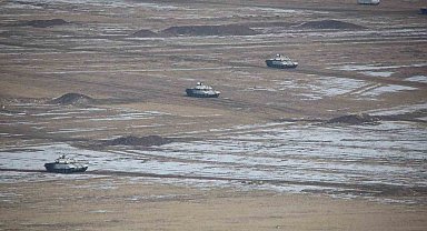 Kars'ta nefes kesen tatbikat: TSK zorlu kış şartlarında gücünü gösterdi