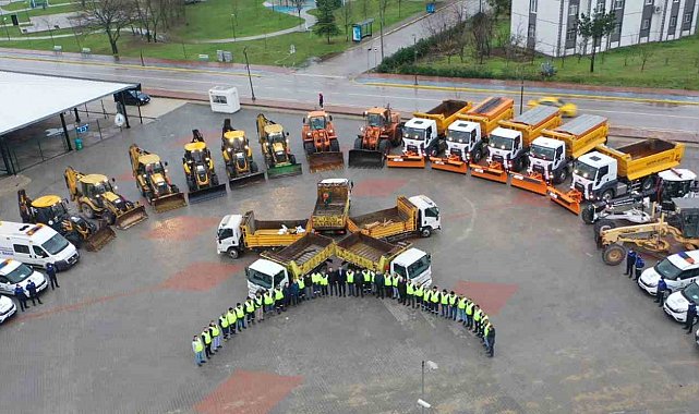 Kartepe'de ekipler yoğun kar yağışına karşı teyakkuzda