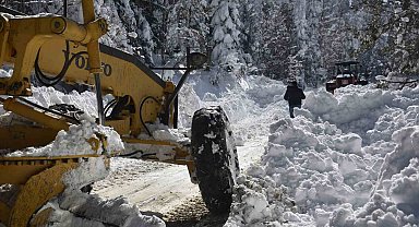 Kastamonu'da 206 köyün yolu, kar yağışı sebebiyle ulaşıma kapandı
