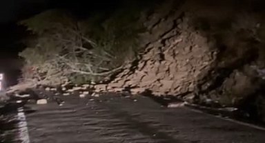 Kastamonu'da heyelan: Cide-Doğanyurt yolu ulaşıma kapandı