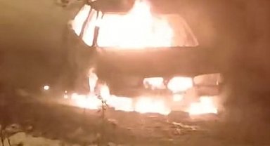 Kastamonu'da seyir halindeki otomobil alev alev yandı