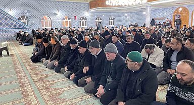 Kavak'ta Berat Kandili huşu içinde idrak edildi