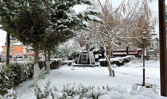 Kavak'ta kar yağışı etkili oldu