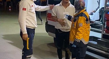 Kavgayı ayırmak isterken bıçaklandı