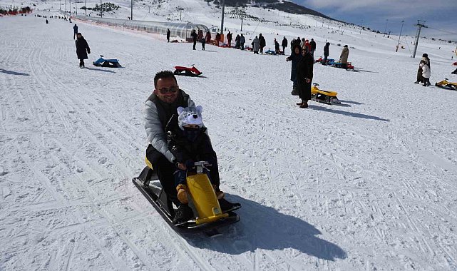 Kayak severler Yıldız Dağı'na akın etti