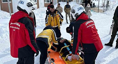 Kayak yaparken yaralanan vatandaşı JAK kurtardı